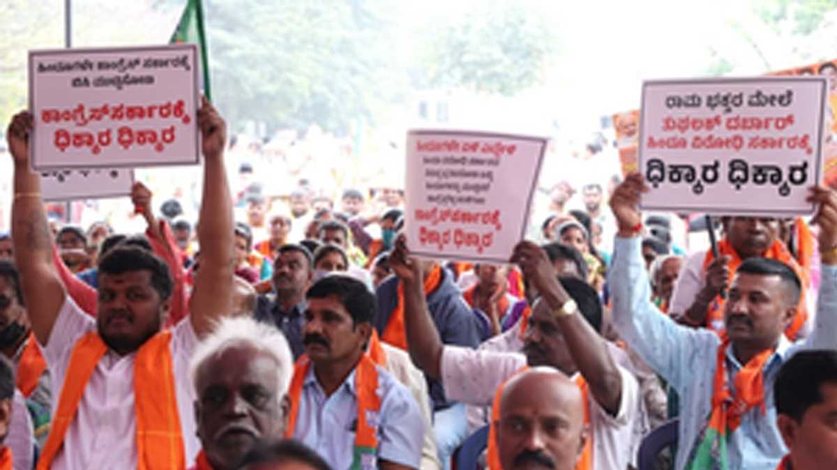 भाजपा ने हुबली के कार सेवक की गिरफ्तारी की निंदा करते हुए पूरे कर्नाटक में विरोध प्रदर्शन किया